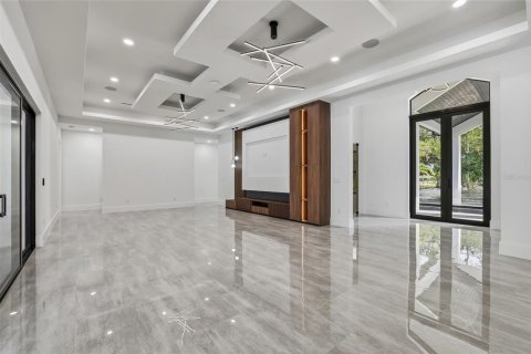 Villa ou maison à vendre à Tampa, Floride: 4 chambres, 394.46 m2 № 2144267 - photo 12
