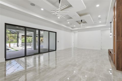 Villa ou maison à vendre à Tampa, Floride: 4 chambres, 394.46 m2 № 2144267 - photo 11
