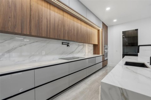 Villa ou maison à vendre à Tampa, Floride: 4 chambres, 394.46 m2 № 2144267 - photo 27