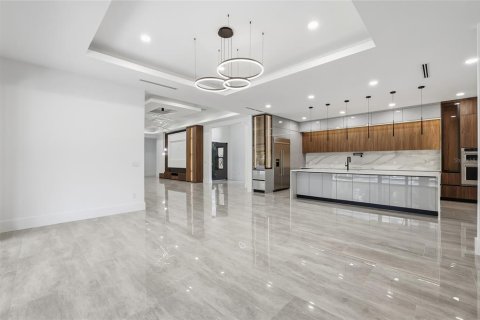 Villa ou maison à vendre à Tampa, Floride: 4 chambres, 394.46 m2 № 2144267 - photo 28