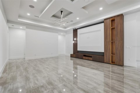 Villa ou maison à vendre à Tampa, Floride: 4 chambres, 394.46 m2 № 2144267 - photo 15