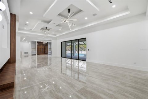 Villa ou maison à vendre à Tampa, Floride: 4 chambres, 394.46 m2 № 2144267 - photo 16