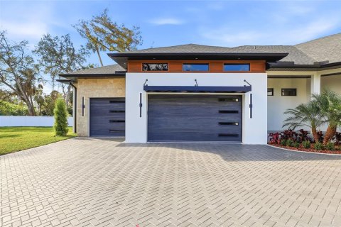 Villa ou maison à vendre à Tampa, Floride: 4 chambres, 394.46 m2 № 2144267 - photo 2