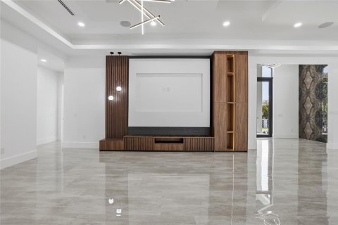 Villa ou maison à vendre à Tampa, Floride: 4 chambres, 394.46 m2 № 2144267 - photo 13