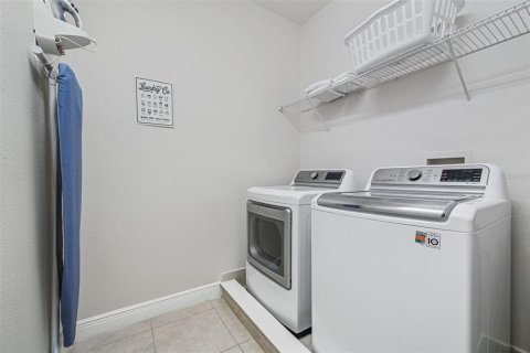 Casa en venta en Kissimmee, Florida, 5 dormitorios, 238.76 m2 № 1901839 - foto 24