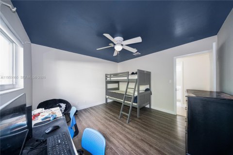 House in Miami, Florida 4 bedrooms, 176.05 sq.m. № 2031159 - photo 15