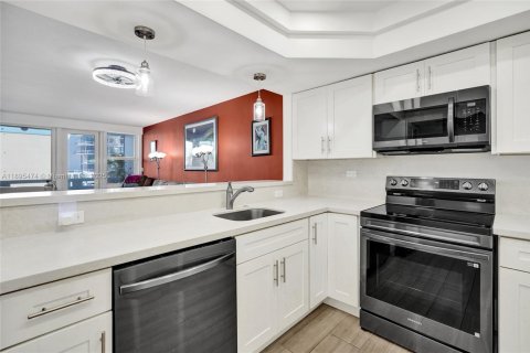 Condo in Hollywood, Florida, 1 bedroom  № 1947658 - photo 5