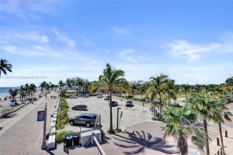 Condo in Hollywood, Florida, 1 bedroom  № 1947658 - photo 20