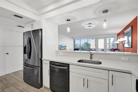 Condo in Hollywood, Florida, 1 bedroom  № 1947658 - photo 6