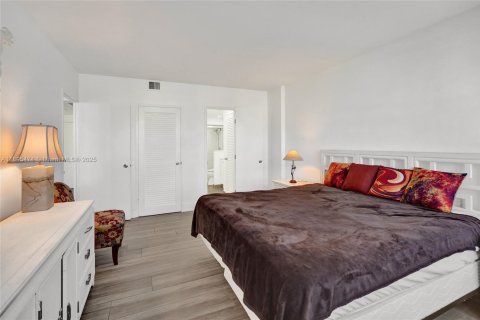 Condo in Hollywood, Florida, 1 bedroom  № 1947658 - photo 29