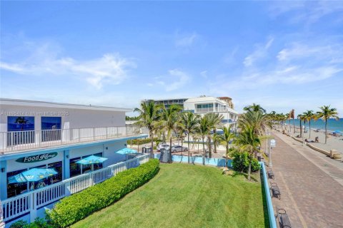 Condo in Hollywood, Florida, 1 bedroom  № 1947658 - photo 14