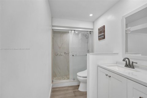 Condo in Hollywood, Florida, 1 bedroom  № 1947658 - photo 9