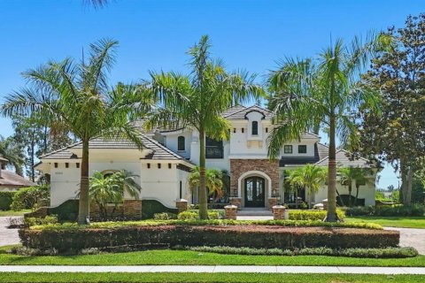 House in Orlando, Florida 5 bedrooms, 625.23 sq.m. № 1666983 - photo 1