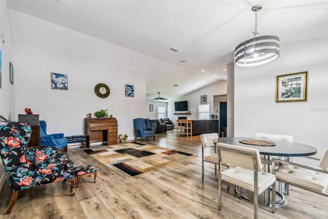 Casa en venta en Brandon, Florida, 3 dormitorios, 164.99 m2 № 1884943 - foto 17