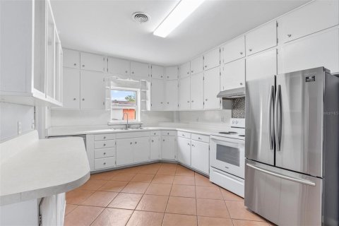 Casa en venta en Eustis, Florida, 3 dormitorios, 189.61 m2 № 1769931 - foto 14