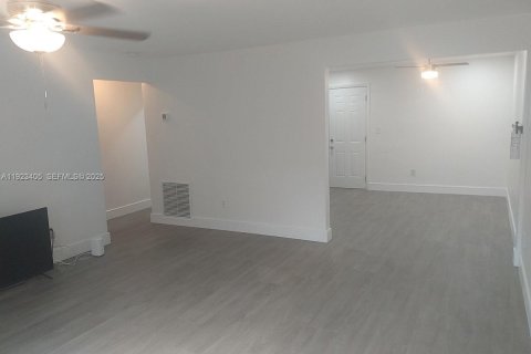 Villa ou maison à louer à Miami, Floride: 1 chambre, 196.77 m2 № 1982586 - photo 5