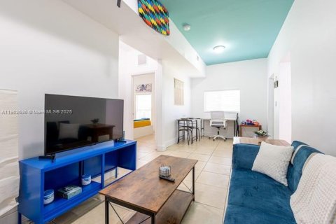 Apartment in Miami, Florida 2 bedrooms, 51.1 sq.m. № 1952998 - photo 1