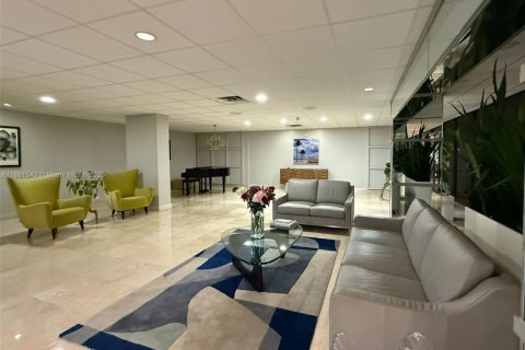 Condo in Hollywood, Florida, 2 bedrooms  № 1892414 - photo 20