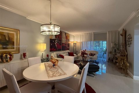 Condo in Hollywood, Florida, 2 bedrooms  № 1892414 - photo 9