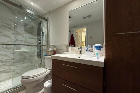 Condo in Hollywood, Florida, 2 bedrooms  № 1892414 - photo 17