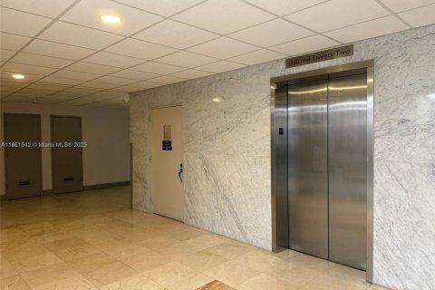 Condo in Hollywood, Florida, 2 bedrooms  № 1892414 - photo 2