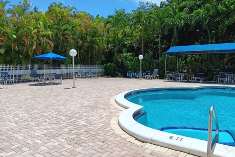 Condo in Hollywood, Florida, 2 bedrooms  № 1892414 - photo 25