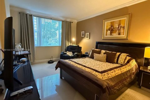 Condo in Hollywood, Florida, 2 bedrooms  № 1892414 - photo 16