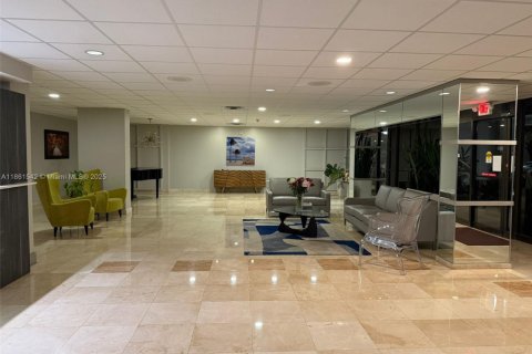 Condo in Hollywood, Florida, 2 bedrooms  № 1892414 - photo 19