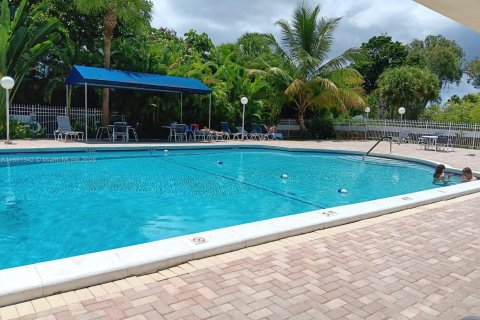 Condo in Hollywood, Florida, 2 bedrooms  № 1892414 - photo 24
