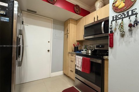 Condo in Hollywood, Florida, 2 bedrooms  № 1892414 - photo 7