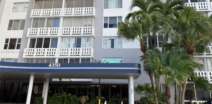 Condo in Hollywood, Florida, 2 bedrooms № 1892414