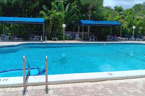 Condo in Hollywood, Florida, 2 bedrooms  № 1892414 - photo 23