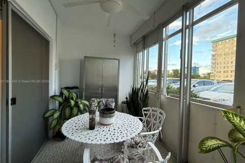 Condo in Hollywood, Florida, 2 bedrooms  № 1892414 - photo 11