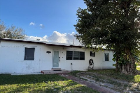 Casa en venta en Miami Gardens, Florida, 4 dormitorios, 111.48 m2 № 1940367 - foto 30
