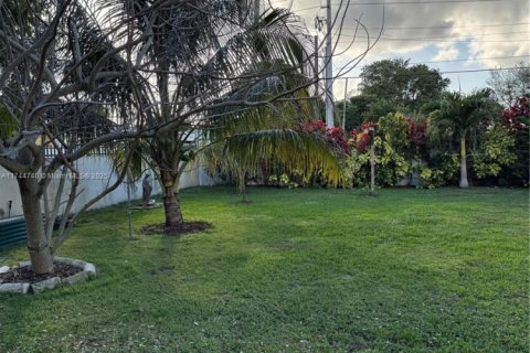 Casa en venta en Miami Gardens, Florida, 4 dormitorios, 111.48 m2 № 1940367 - foto 22