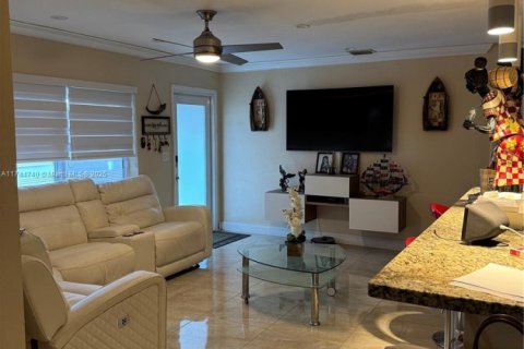 Casa en venta en Miami Gardens, Florida, 4 dormitorios, 111.48 m2 № 1940367 - foto 6