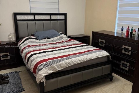 Casa en venta en Miami Gardens, Florida, 4 dormitorios, 111.48 m2 № 1940367 - foto 7