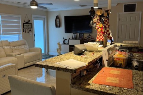 Casa en venta en Miami Gardens, Florida, 4 dormitorios, 111.48 m2 № 1940367 - foto 2