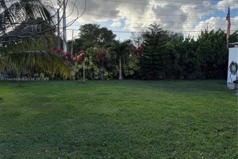 Casa en venta en Miami Gardens, Florida, 4 dormitorios, 111.48 m2 № 1940367 - foto 24