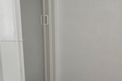 Casa en venta en Miami Gardens, Florida, 4 dormitorios, 111.48 m2 № 1940367 - foto 29