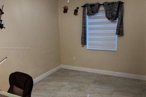Casa en venta en Miami Gardens, Florida, 4 dormitorios, 111.48 m2 № 1940367 - foto 15