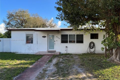 Casa en venta en Miami Gardens, Florida, 4 dormitorios, 111.48 m2 № 1940367 - foto 26