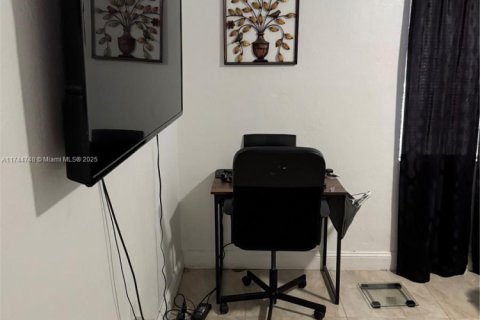 Casa en venta en Miami Gardens, Florida, 4 dormitorios, 111.48 m2 № 1940367 - foto 16