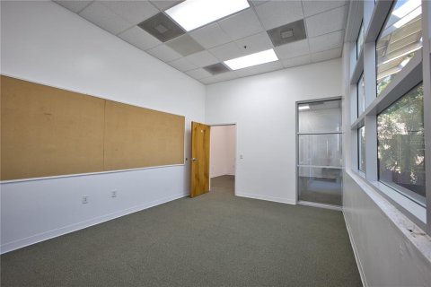 Propiedad comercial en venta en Orlando, Florida, 212.37 m2 № 2126423 - foto 10