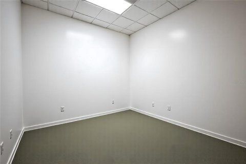 Propiedad comercial en venta en Orlando, Florida, 212.37 m2 № 2126423 - foto 12
