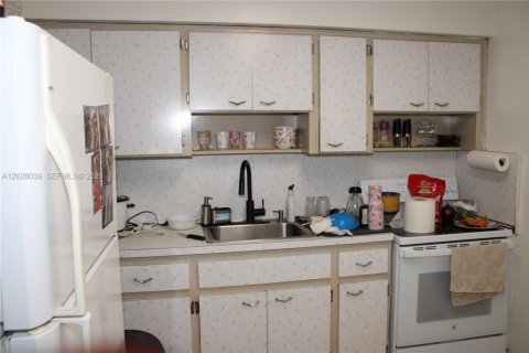 Propiedad comercial en venta en Miami, Florida, 163.32 m2 № 2153952 - foto 12