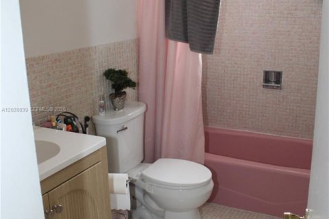 Propiedad comercial en venta en Miami, Florida, 163.32 m2 № 2153952 - foto 24