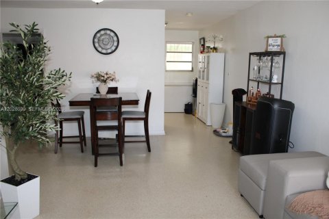 Propiedad comercial en venta en Miami, Florida, 163.32 m2 № 2153952 - foto 8