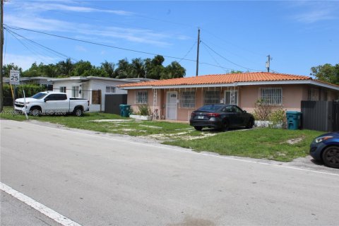 Propiedad comercial en venta en Miami, Florida, 163.32 m2 № 2153952 - foto 2
