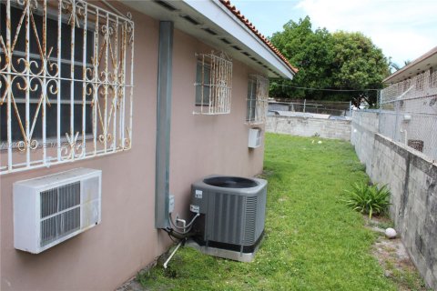 Propiedad comercial en venta en Miami, Florida, 163.32 m2 № 2153952 - foto 6